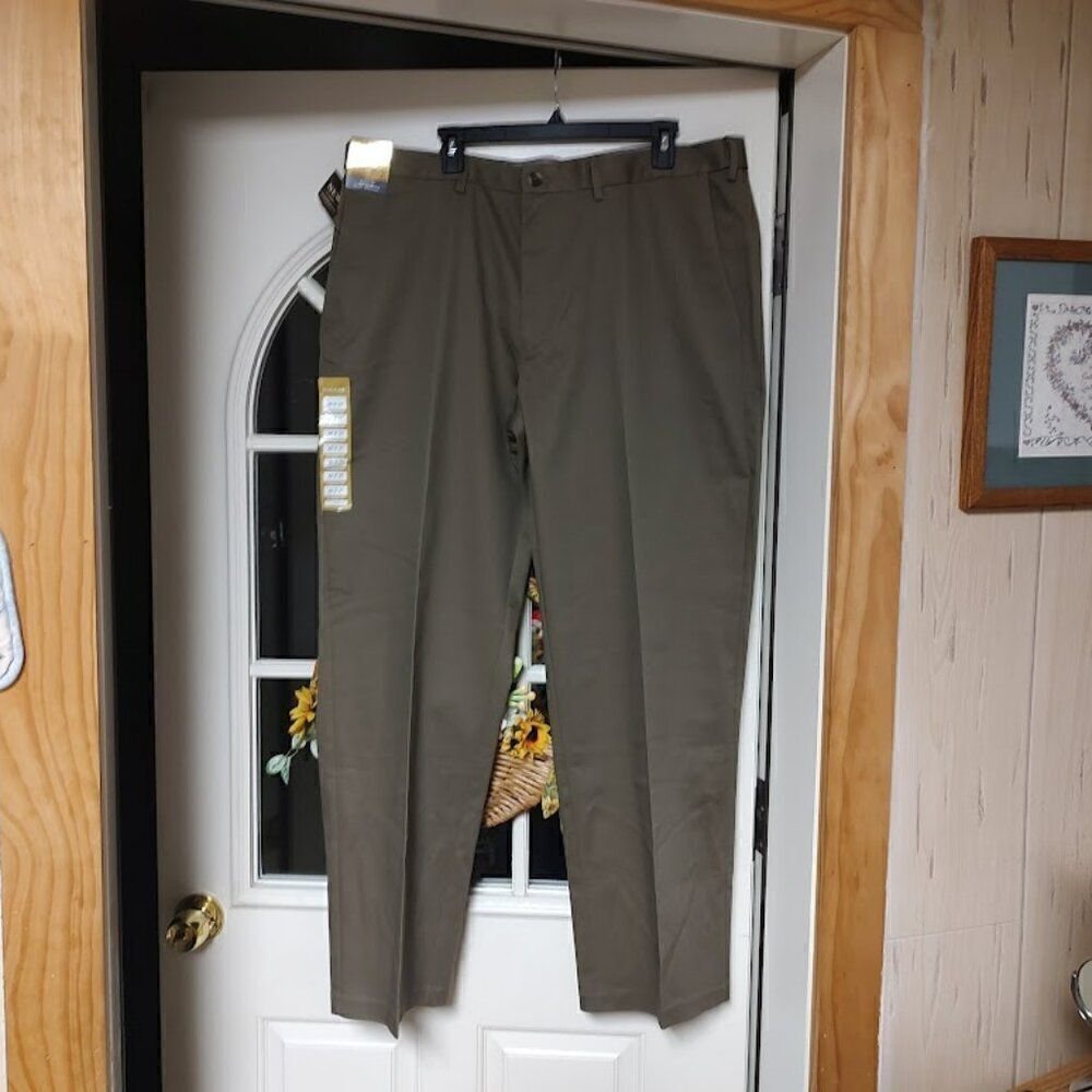 New Haggar Classic Fit Wrinkle Free Brown Premium Khaki Pants Size Men's 40/31